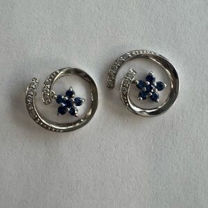 Elegant Diamond and Blue Sapphire Floral Earrings 14kt white gold